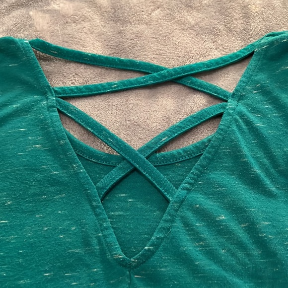 teal shirt with criss-cross design on the back. - Picture 3 of 3